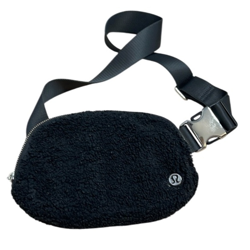Lululemon Unisex Everywhere Fleece Belt Bag Black - Picture 3 of 15